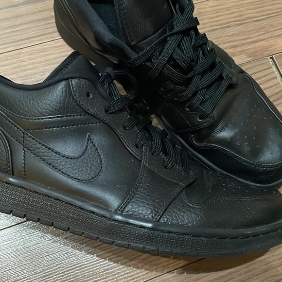 Jordan 1 Low Triple Black Size 11.5 shoe (553558-010) - Picture 2 of 6